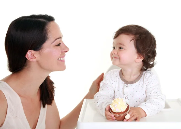 Baby mit Cupcake — Stockfoto