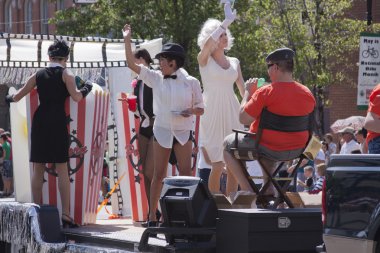 salt lake city, utah - Haziran 3: pride parade katılımcılar marchin