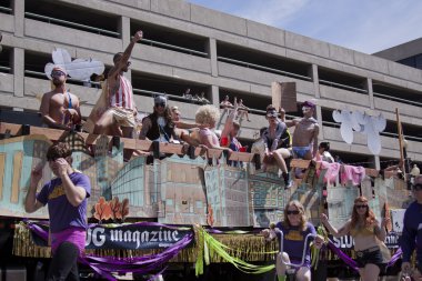 salt lake city, utah - Haziran 3: pride parade katılımcılar marchin