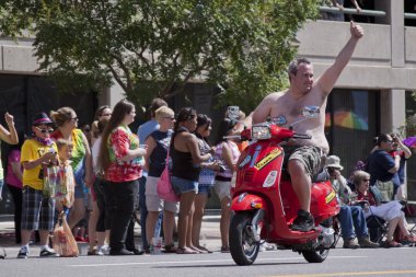 salt lake city, utah - Haziran 3: pride parade katılımcılar marchin