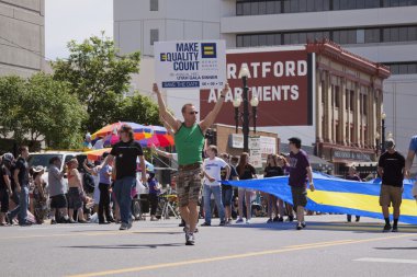 salt lake city, utah - Haziran 3: pride parade katılımcılar marchin