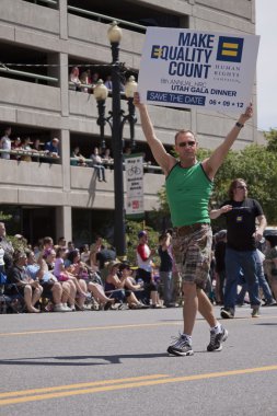 salt lake city, utah - Haziran 3: pride parade katılımcılar marchin