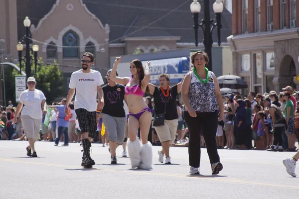 Солт-Лейк-Сити, Юта - 3 июня: Марш участников парада гордости — стоковое фото