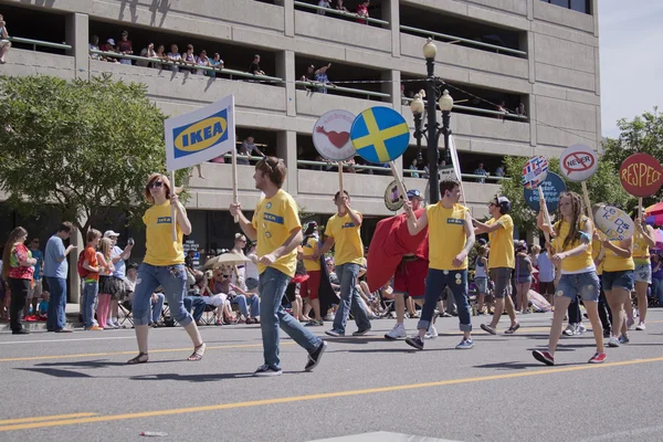 Salt Lake City, Utah - 3 de junho: funcionários do Ikea marchando no Pr — Fotografia de Stock