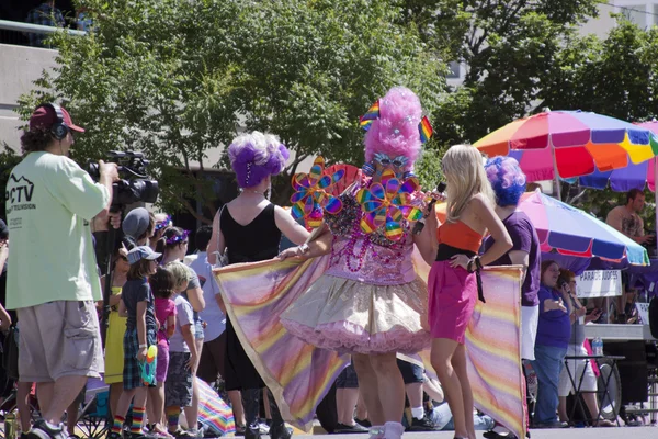 Salt Lake City, Utah - 3. kesäkuuta: Pride Parade osallistujat marssivat — kuvapankkivalokuva