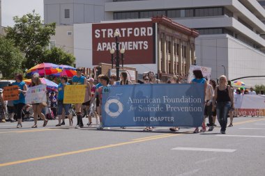 salt lake city, utah - Haziran 3: pride parade katılımcılar marchin