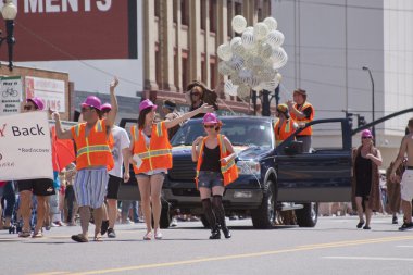 salt lake city, utah - Haziran 3: pride parade katılımcılar marchin