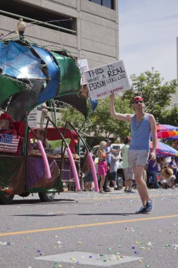 salt lake city, utah - Haziran 3: pride parade katılımcılar marchin