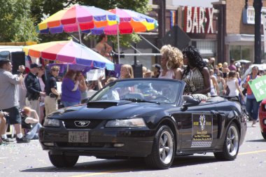 salt lake city, utah - Haziran 3: pride parade katılımcılar marchin