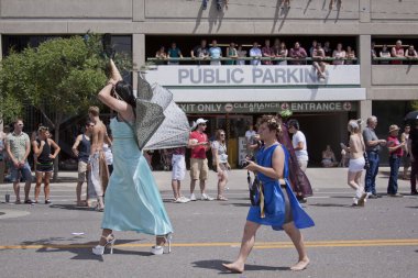 salt lake city, utah - Haziran 3: pride parade katılımcılar marchin