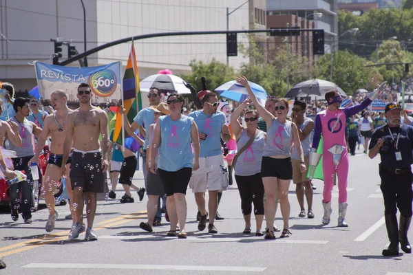 Salt lake city, utah - június 3: büszkeség felvonulást résztvevők marchin — Stock Fotó