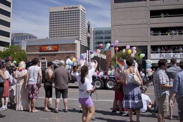 Salt Lake City, Utah - 3. kesäkuuta: Pride Parade osallistujat marssivat — kuvapankkivalokuva