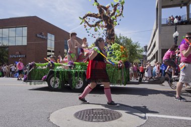 salt lake city, utah - Haziran 3: pride parade katılımcılar marchin