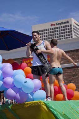 salt lake city, utah - Haziran 3: pride parade katılımcılar marchin