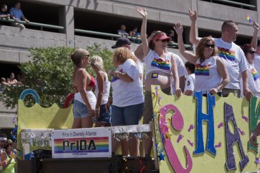 salt lake city, utah - Haziran 3: pride parade katılımcılar marchin