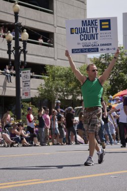 salt lake city, utah - Haziran 3: pride parade katılımcılar marchin