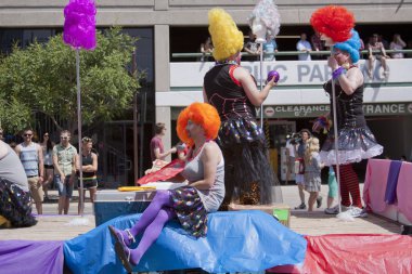 salt lake city, utah - Haziran 3: pride parade katılımcılar marchin