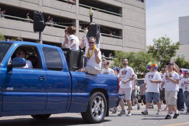 salt lake city, utah - Haziran 3: pride parade katılımcılar marchin