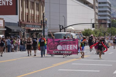 salt lake city, utah - Haziran 3: pride parade katılımcılar marchin