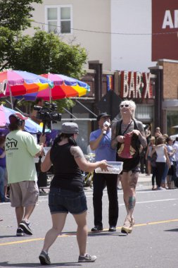 salt lake city, utah - Haziran 3: pride parade katılımcılar marchin