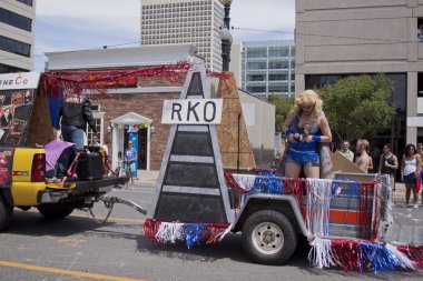 salt lake city, utah - Haziran 3: pride parade katılımcılar marchin