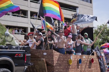 salt lake city, utah - Haziran 3: pride parade katılımcılar marchin