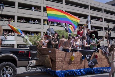 salt lake city, utah - Haziran 3: pride parade katılımcılar marchin