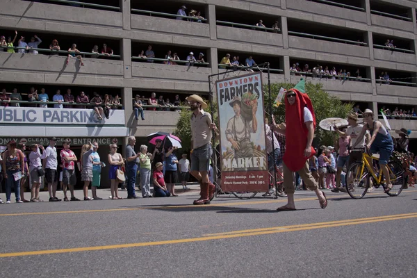 Salt lake city, utah - 3 juni: pride parade deltagare marchin — Stockfoto