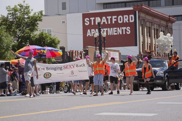 Salt Lake City, Utah - 3 de junho: Parada do Orgulho participantes marchin — Fotografia de Stock