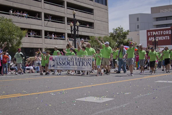 盐湖城，犹他州-6 月 3 日： 犹他州同性恋父亲协会会员 — 图库照片