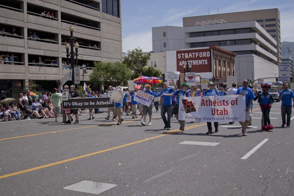 Salt Lake City, Utah - June 3: Atheists of Utah members marching — Stock Photo, Image