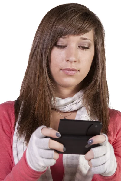Hermosa chica mensajes de texto en una panadería blanca —  Fotos de Stock
