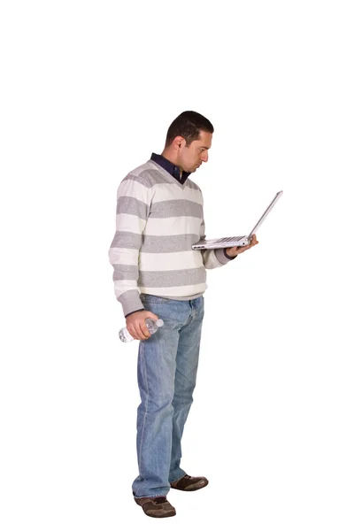 Geschäftsmann posiert mit seinem Laptop — Stockfoto