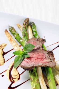 Roast beef and asparagus clipart