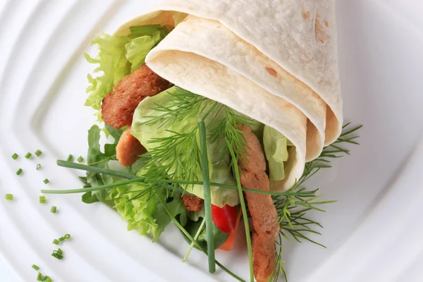 Sanduíche de envoltório vegetariano — Fotografia de Stock