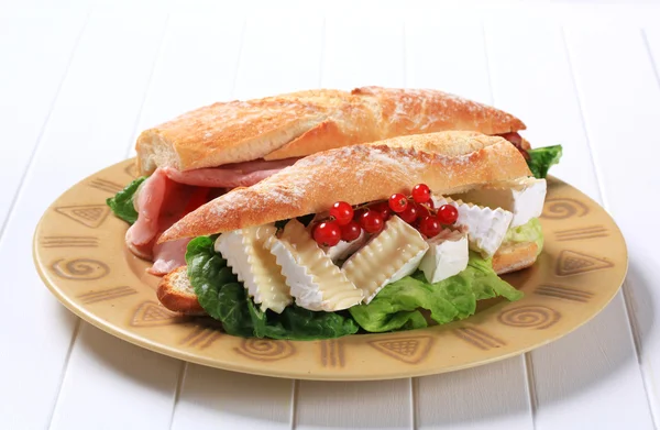 Queijo e presunto sub sanduíches — Fotografia de Stock