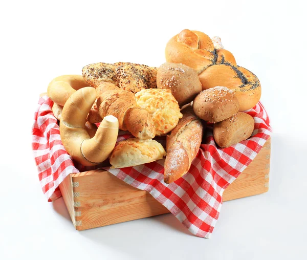 Різноманітність свіжого хліба — стокове фото