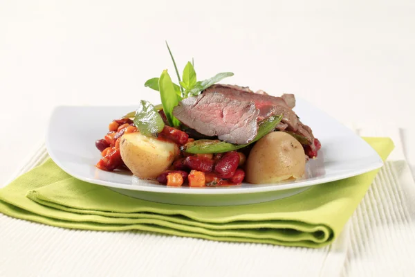 Carne assada e pimentão de feijão vermelho — Fotografia de Stock