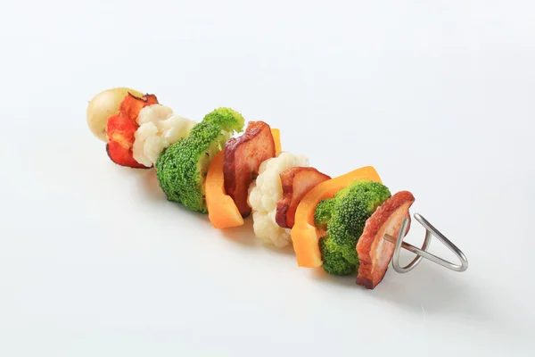 stock image Bacon and vegetable skewer