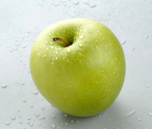 Wet Green Apple — Stock Photo, Image