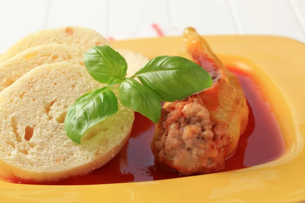 Stuffed pepper with tomato sauce and dumplings — Stock Photo, Image