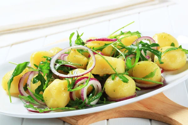 Roka ve soğan ile patates — Stok fotoğraf
