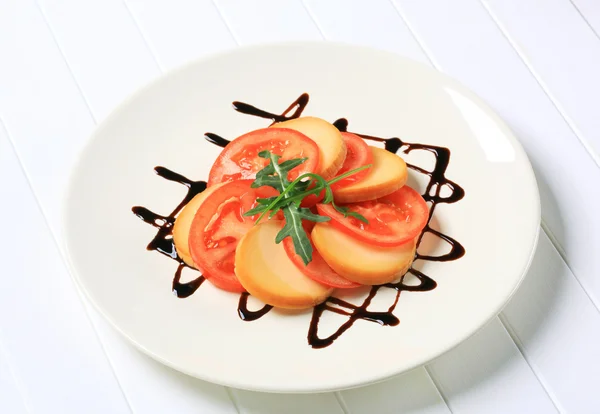 Sliced tomato and smoked cheese — Stock Photo, Image