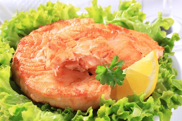 Жареный лососёвый пирог — стоковое фото