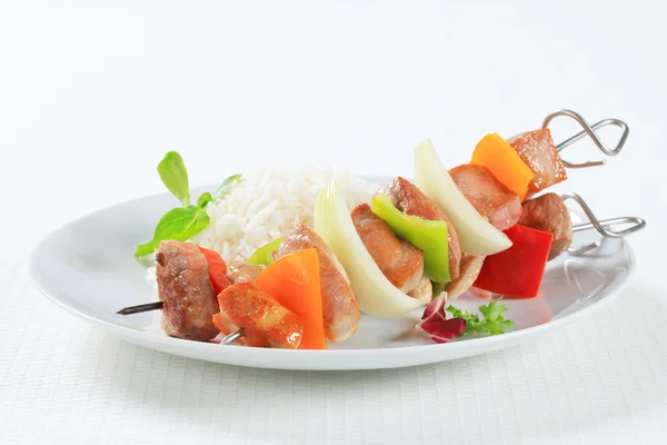 米と豚肉の串焼き — ストック写真