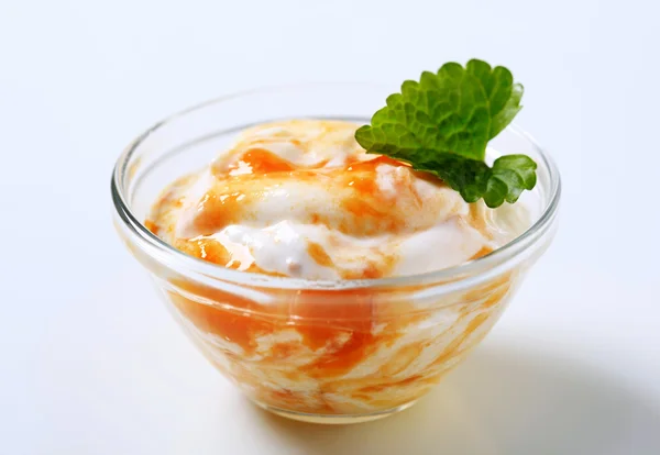 Yoghurt en gelei — Stockfoto