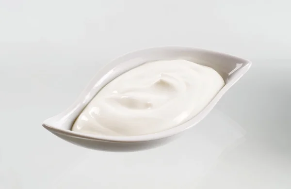 Bowl of white yogurt — Stock Photo, Image