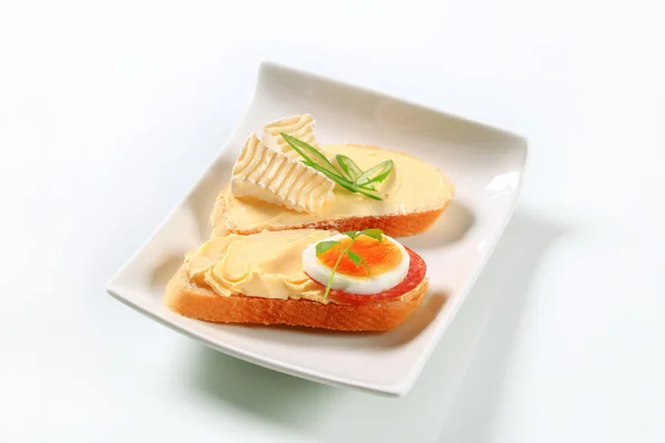 Bread with cheese and egg — Stock Photo, Image
