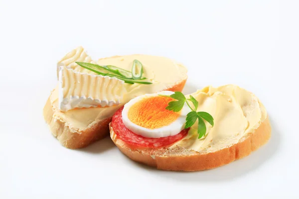 Bread with cheese and egg — Stock Photo, Image