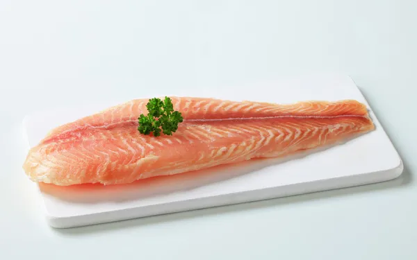Filetto di pesce crudo — Foto Stock